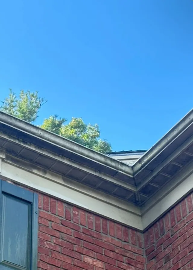 A home in Grand Rapids before pressure washing
